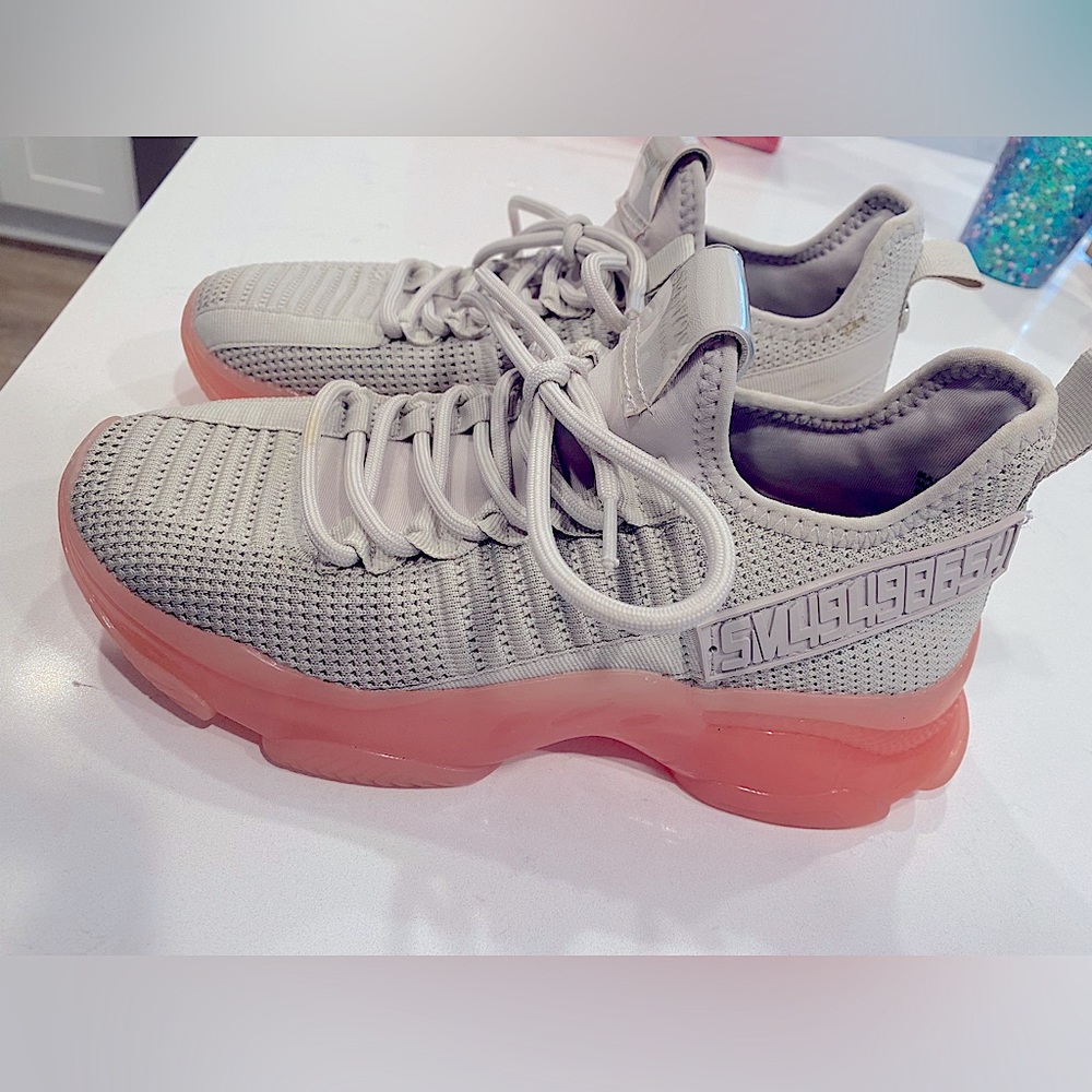 Steve Madden Maxeen Sneaker size 8.5